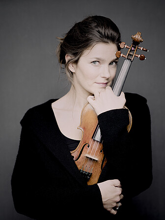 Dieses Bild zeigt Janine Jansen im Porträt. 